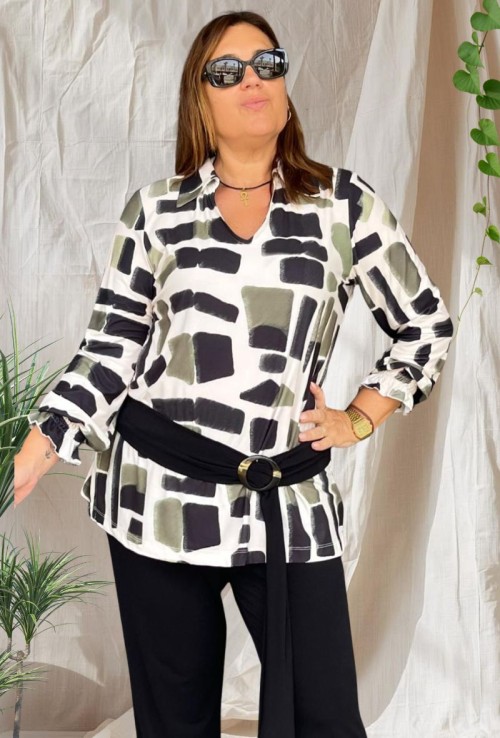Camista tipo polo estampada