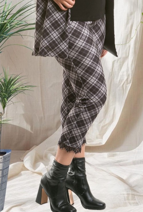 Pantalón Cuadro con Puntilla