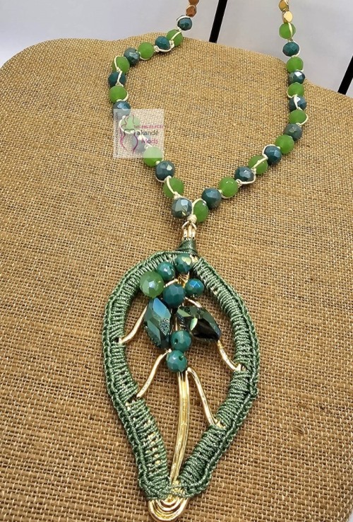 Colgante hoja piedras